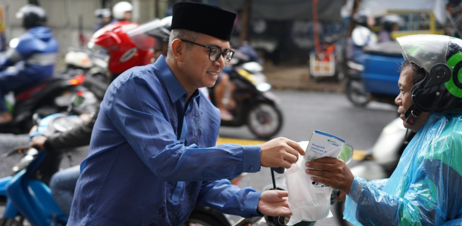 Tebar Kebaikan Di Bulan Ramadan BPJS Ketenagakerjaan Berbagi Takjil Gratis