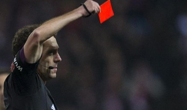 Kartu merah wasit 