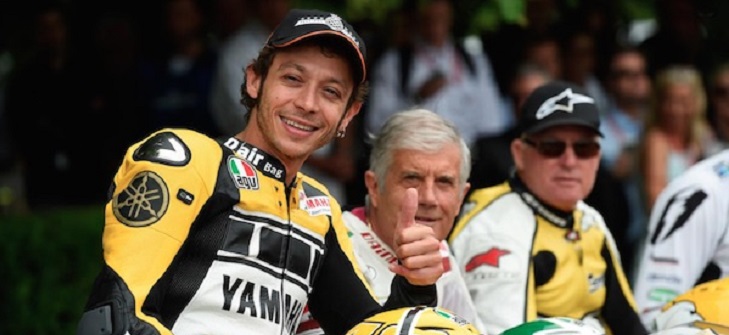 Valentino Rossi dalam acara pasca kompetisi. 