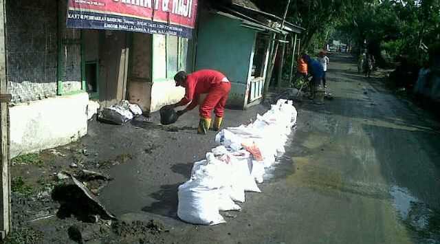 proyek pipa spam ganggu warga di Katapang, Kab Bandung