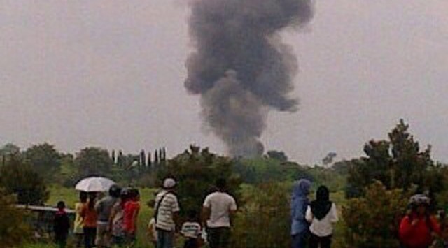 Pesawat tempur jenis Golden Eagle (T-50i) terjatuh di kompleks Kesatrian Angkutan Udara, Yogyakarta, pada Minggu, (20/12) sekira pukul 9.40 WIB. FOTO: Istimewa