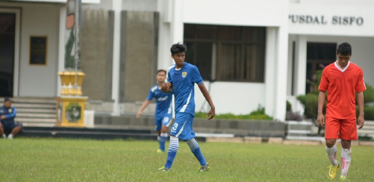 Sugianto pemain baru Persib. (ferry)