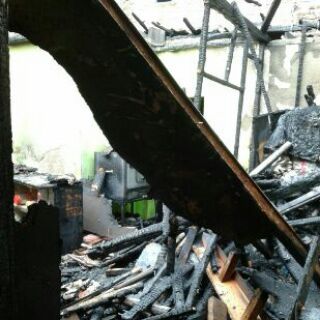 puing rumah terbakar di Padasuka