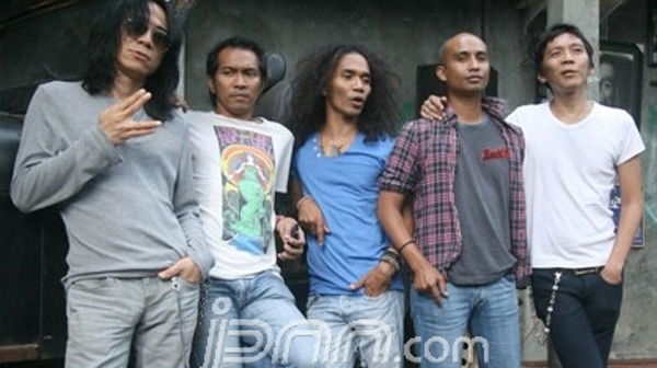 Bimbim Slank (kanan). 