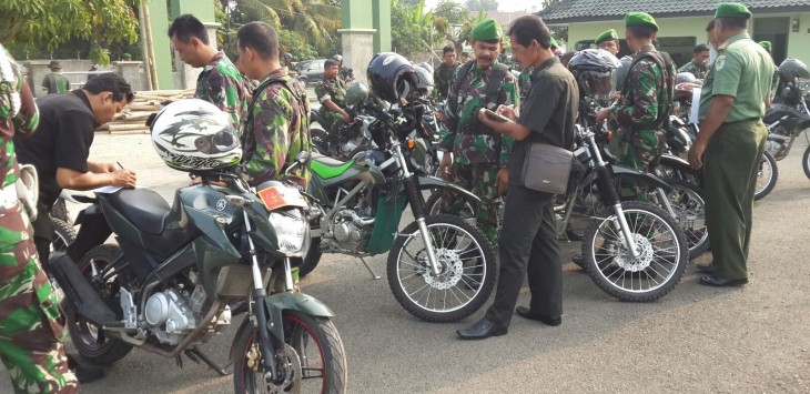 Pemeriksaan kendaraan dinas anggota Kodim Lebak.