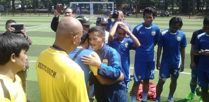 Pelatih Persib Bandung, Djadjang Nurdjaman dan tim di musim 2016. Foto: Ferry Prakosa