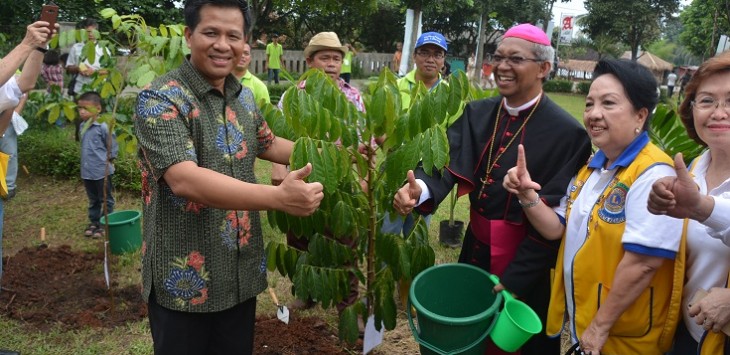 Program penghijauan TNI bersama tokoh agama.