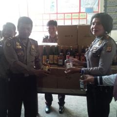 Polsekta Kiaracondong ungkap kasus miras dan oplosan. (nida)