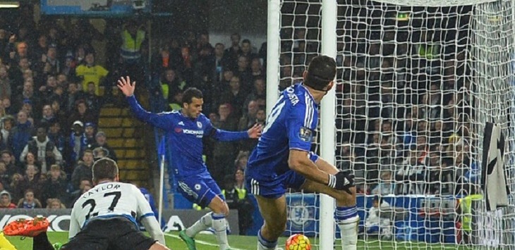 Diego Costa mencetak gol pembuka Chelsea ke gawang Newcastle United. Foto: AFP