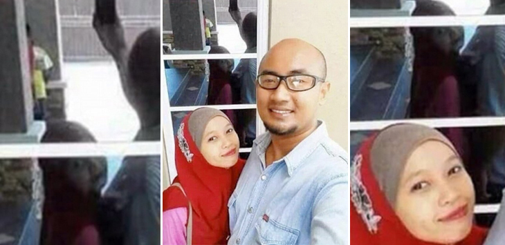 Pasangan pria dan wanita tersenyum saat selfie. Tapi refleksi menakutkan di cermin pintu di belakang mereka membuat pengguna media sosial geger.