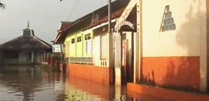 Banjir merendam SDN 7 Dayeuhkolot. Foto: ist