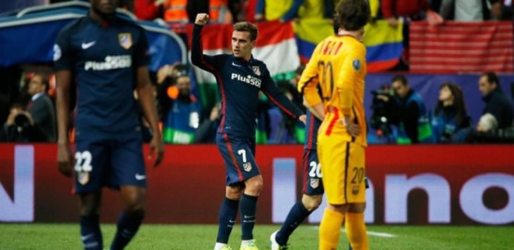 Antoine Griezmann melakukan selebrasi gol kedua ke gawang Barcelona 