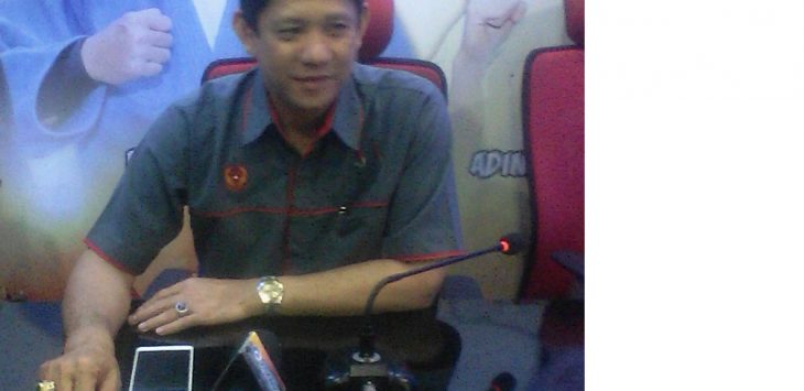 Ketua Pengprov PBVSI Jawa Barat, MQ Iswara saat melakukan konferensi pers terkait atlet voli Pelatda Jabar yang tergabung di Prooliga.