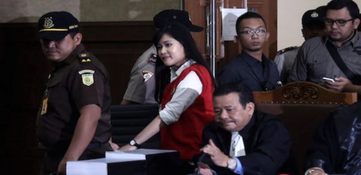 Terdakwa kasus pembunuhan berencana terhadap Wayan Mirna, Jessica Kumala Wongso saat menjalani sidang. 