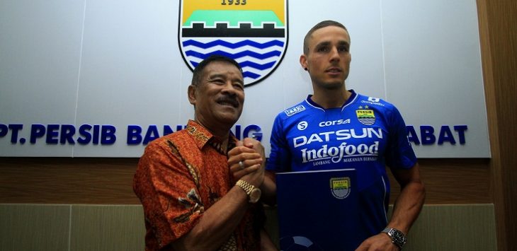 Diogo Ferreira (kanan) bersama Manajer Persib Umuh Muhtar. (khairizal maris)