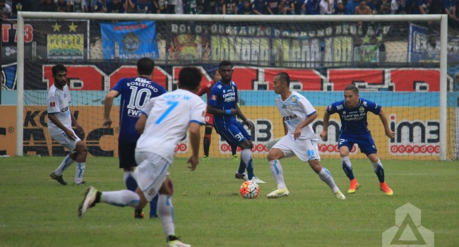 Persib vs Arema berakhir seri 0-0