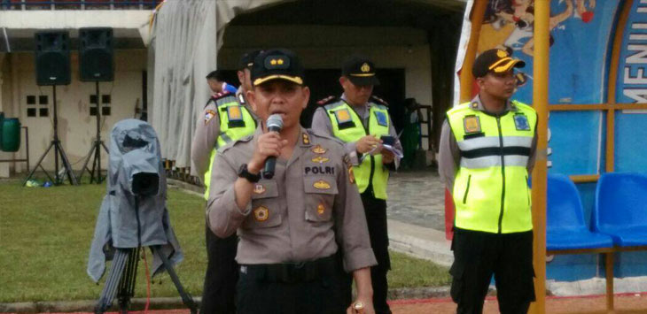 Kapolres Bandung AKBP M. Nazly Harahag,S.lk nenberikan arahan kepada pasukan