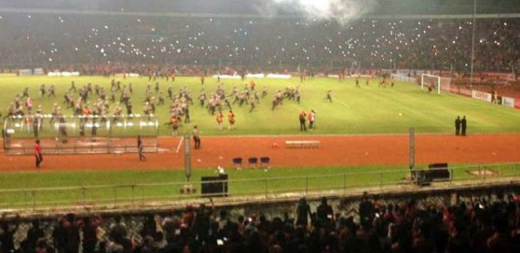 Kerusuhan yang terjadi dalam pertandingan ISC 2016 ketika Persija menghadapi Sriwijaya FC. 