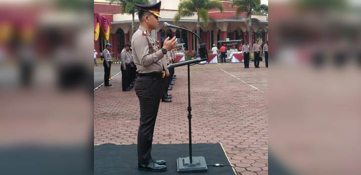 Kapolres Bandung AKBP Nazly Harahap S.IK Saat Memimpin Upacara