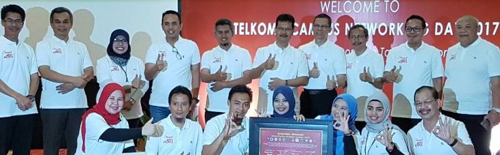 Foto bersama usai penandatanganan beasiswa 10 kampus dengan PT Telkom Indonesia. Foto: Humas Tel-U 