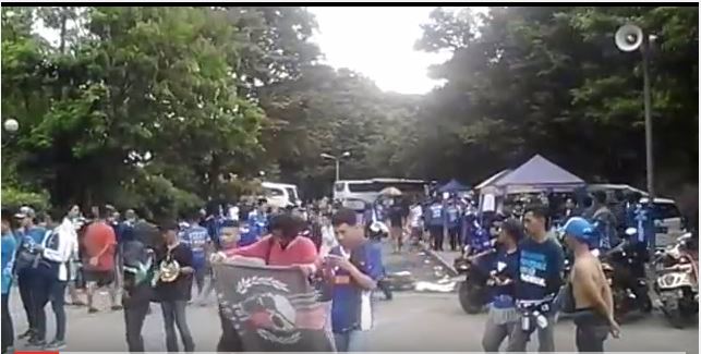 Suasana kedatangan Bobotoh yang mulai membanjiri Stadion Manahan Solo.