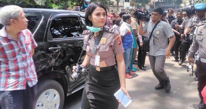 Polwan Cantik yang Terlibat Pengamanan Teror Bandung Ternyata Saudara Artis... (Istimewa)