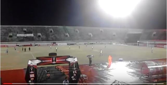 Suasana pemain Persib Bandung dalam uji coba lapangan di Stadion Manahan Solo, Jumat (24/2/2017). 