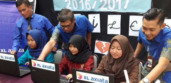 XL donasikan Sekolah Broadband internet cepat. 