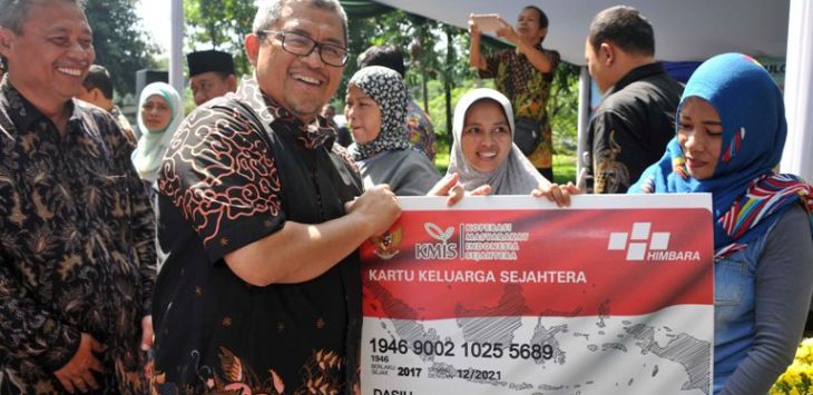 Gubernur Jabar Ahmad Heryawan meluncurkan Rastra dan BPNT di halaman parkir barat Gedung Sate Bandung, Kamis (09/03/2017). Foto: Istimewa