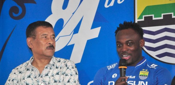 Michael Essien dan Manajer Persib, Umuh Muchtar. (Riana Setiawan)
