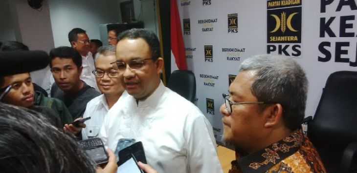 Anies Baswedan dan Ahmad Heryawan saat diwawancara awak media. (Atep)