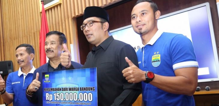 Ridwan Kamil memberikan bonus kepada tim Persib Bandung atas prestasi di Piala Presiden 2017.