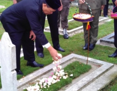 Peringati BLA, Pemkot Bandung Ziarah ke Makam Pahlawan. (rmo)