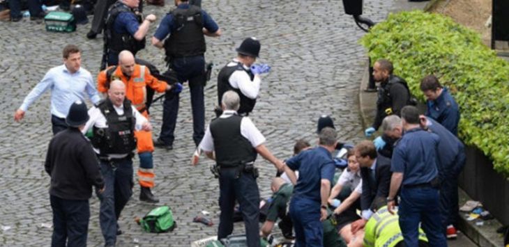 Detik-detik meninggalnya PC Keith Palmer di halaman kantor DPR Inggris. Foto: PA