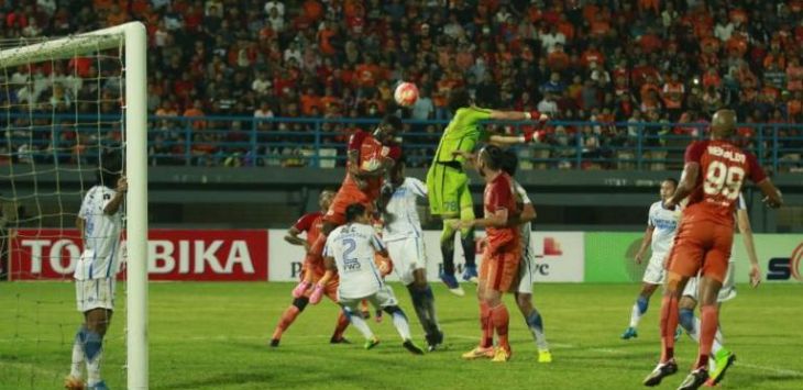 PBFC Vs Persib Bandung (Fatzerin/Kaltim Post)