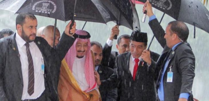 Raja Arab Saudi Salman bin Abdulaziz al-Saud dan Presiden Joko Widodo (Raka Denny/ Jawa Pos)