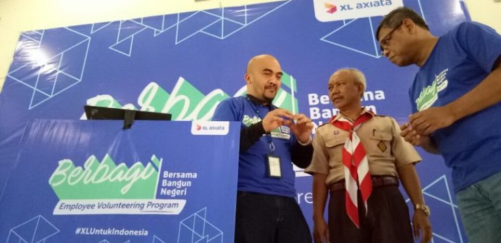 PT XL Axiata Tbk. (XL Axiata) meluncurkan program Bersama Bangun Negeri (BERBAGI) di Cirebon (25/3).