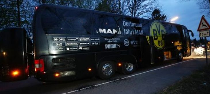 Bus Borussia Dortmund setelah ledakan (Foto: REUTERS)