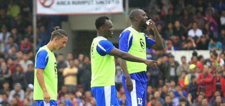 Michael Essien, Carlton Cole, Kim Jeffrey saat dalam sesi latihan Persib Bandung (Riana Setiawan) 