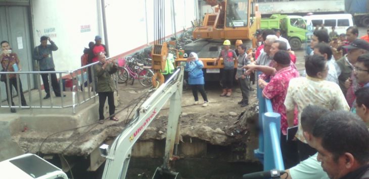 Sekda Jabar meninjau lokasi penanganan banjir Rancaekek. (Baihaqi)