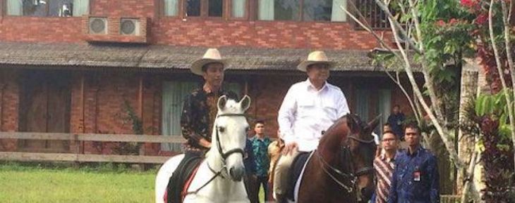 Joko Widodo dan Prabowo Subianto saat berkuda bareng. Foto: dok/JPNN.com