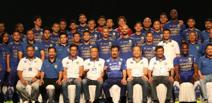 Skuad Persib resmi diperkenalkan MInggu (2/4) malam di Stadion Siliwangi Bandung. (Ramdhani)