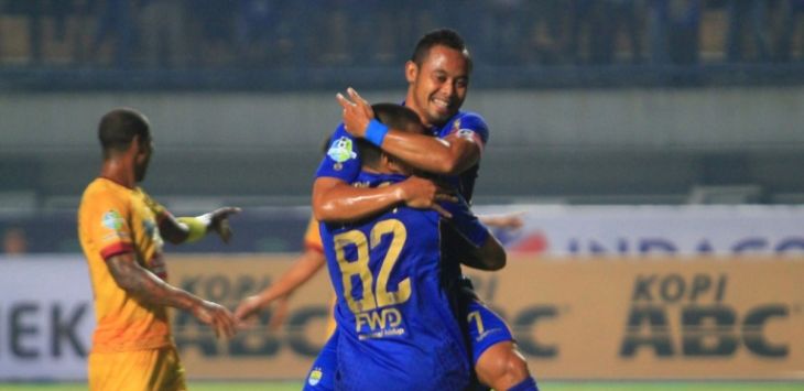 Atep dan Tantan melakukan selebrasi usai mencetak gol ke gawang Sriwijaya FC dalam pertandingan Liga 1 2017. (Riana Setiawan) 