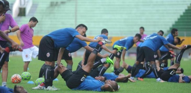 Pemain Sriwijaya FC dalam sesi latihan. (Budiman/Sumatera Ekspres)