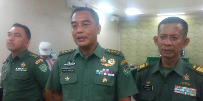 Wakil Asisten Intel Kasdam III/Siliwangi Letkol Rudy M Ramdhan didampingi Pabandya Komsos Letkol Herlansyah dan Kasie Medlek Pendam Kapten Susanto