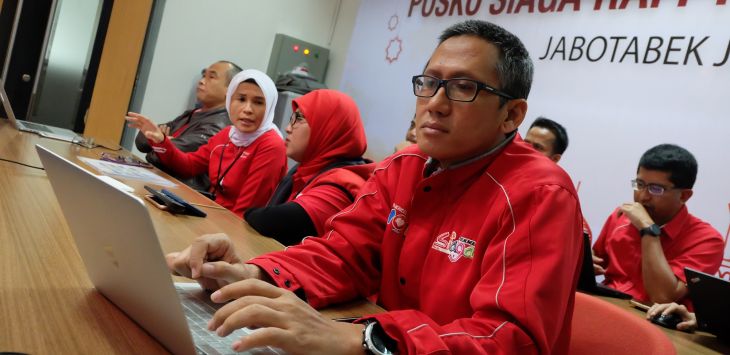 Jajaran Manajemen Telkomsel Area Jabotabek Jabar saat melakukan monitoring secara langsung kesiapan infrastruktur jaringan dan layanan Telkomsel dari Posko Siaga Telkomsel yang telah beroperasi sejak satu bulan lalu hingga pasca perayaan momen Idul Fitri 2017 nanti.