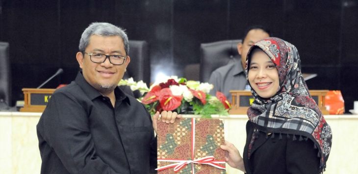 Gubernur Jabar, Ahmad Heryawan dan Ketua DPRD Jabar, Ineu Purwadewi Sundari.