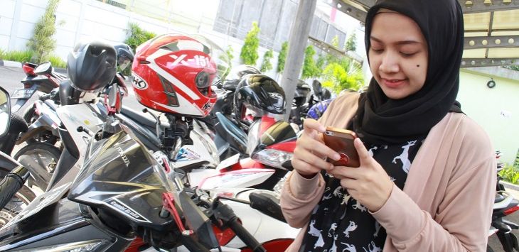 Para Wajib Pajak yang sekaligus pengguna kendaraan bermotor wilayah Jabar bisa langsung mengakses kemudahan Pembayaran Pajak Kendaraan melalui E-Samsat hanya menggunakan layanan SMS dari Telkomsel (9/5).