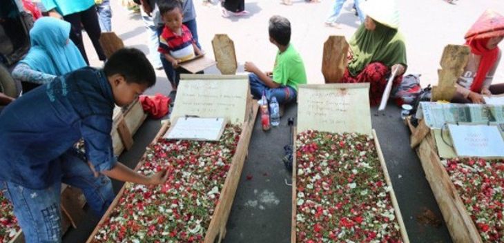 Sejumlah Petani Telukjambe saat menggelar aksi di Istana Negara 24 April lalu. Mereka berencana menggelar aksi kembali dalam waktu dekat. (Imam Husein/Jawa Pos)