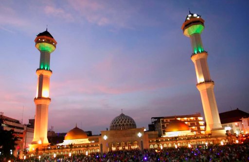 Masjid Raya Bandung (Masjid Agung), Minggu (28/5). RIANA SETIAWAN/RADAR BANDUNG